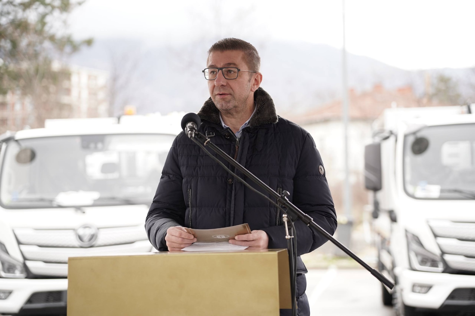 Мицкоски: Со промоцијата и испораката на опремата за справување со цврстиот отпад правиме исчекор кон почиста животна средина-наместо импровизации, градиме систем