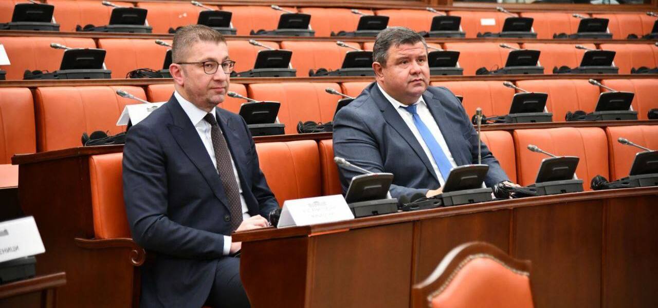 Мицкоски: Во насока на справување со аерозагадувањето почнати се проекти за набавка на 120 електрични автобуси, намалување на царинските стапки и модернизација и реконструкција на железничката инфраструктура на коридорите 8 и 10