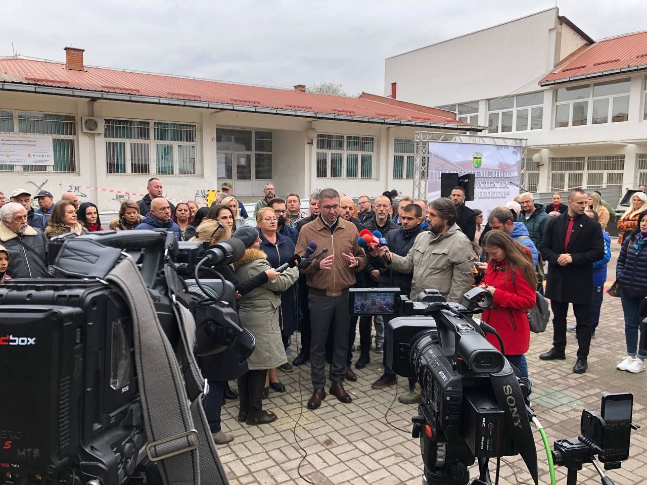 Мицкоски: Започна надоградба на ООУ „Ацо Шопов“ со што се овозможуваат пристојни услови за школување