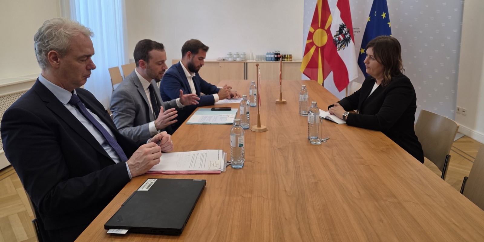 МИНИСТЕРКАТА БОЖИНОВСКА ВО ВИЕНА: ЗАЈАКНУВАЊЕ НА ЕНЕРГЕТСКИТЕ ВРСКИ СО АВСТРИЈА ВО ФОКУСОТ НА ПОСЕТАТА