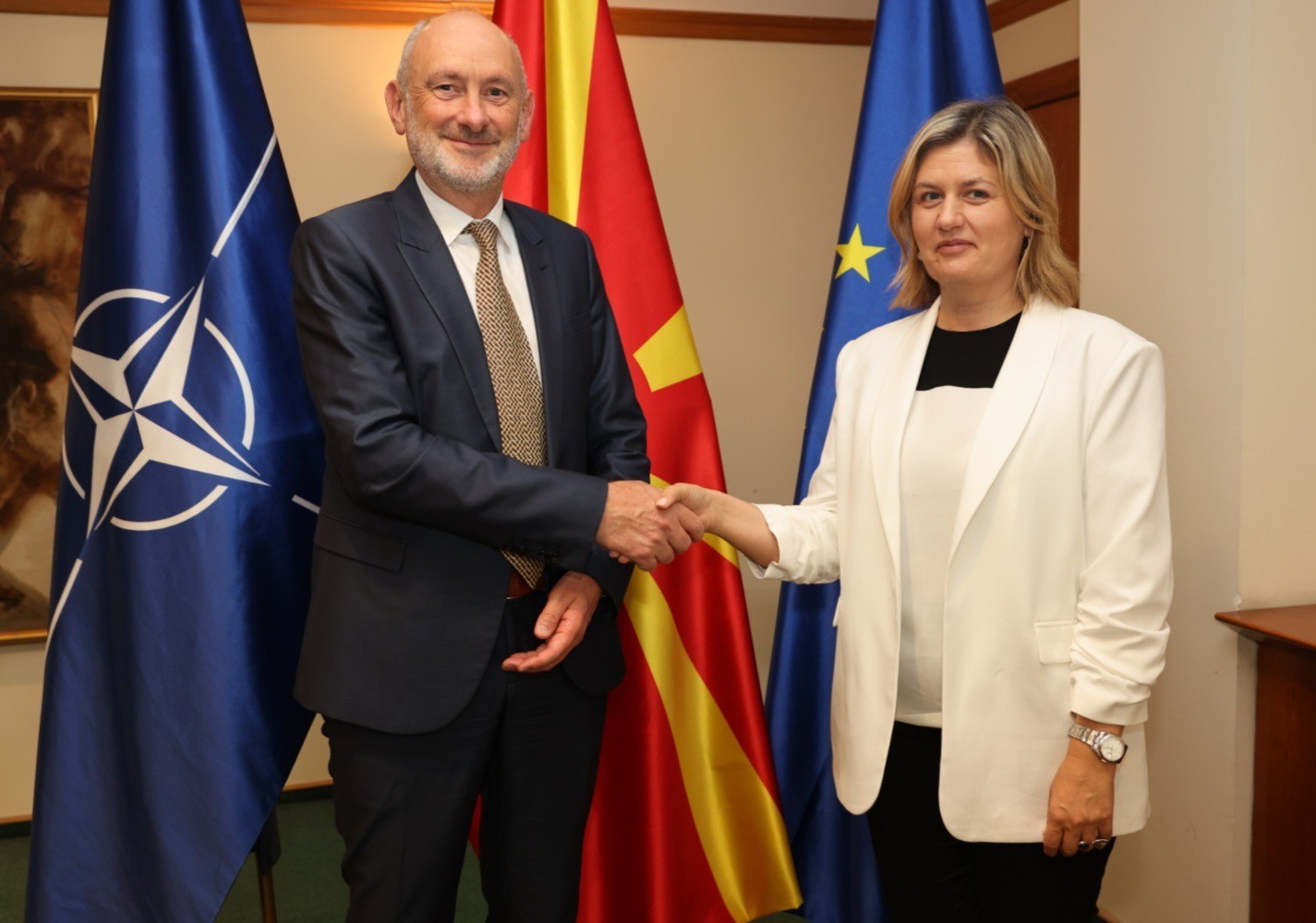 Министерката за енергетика Божиновска оствари средба со евроамбасадорот Гир