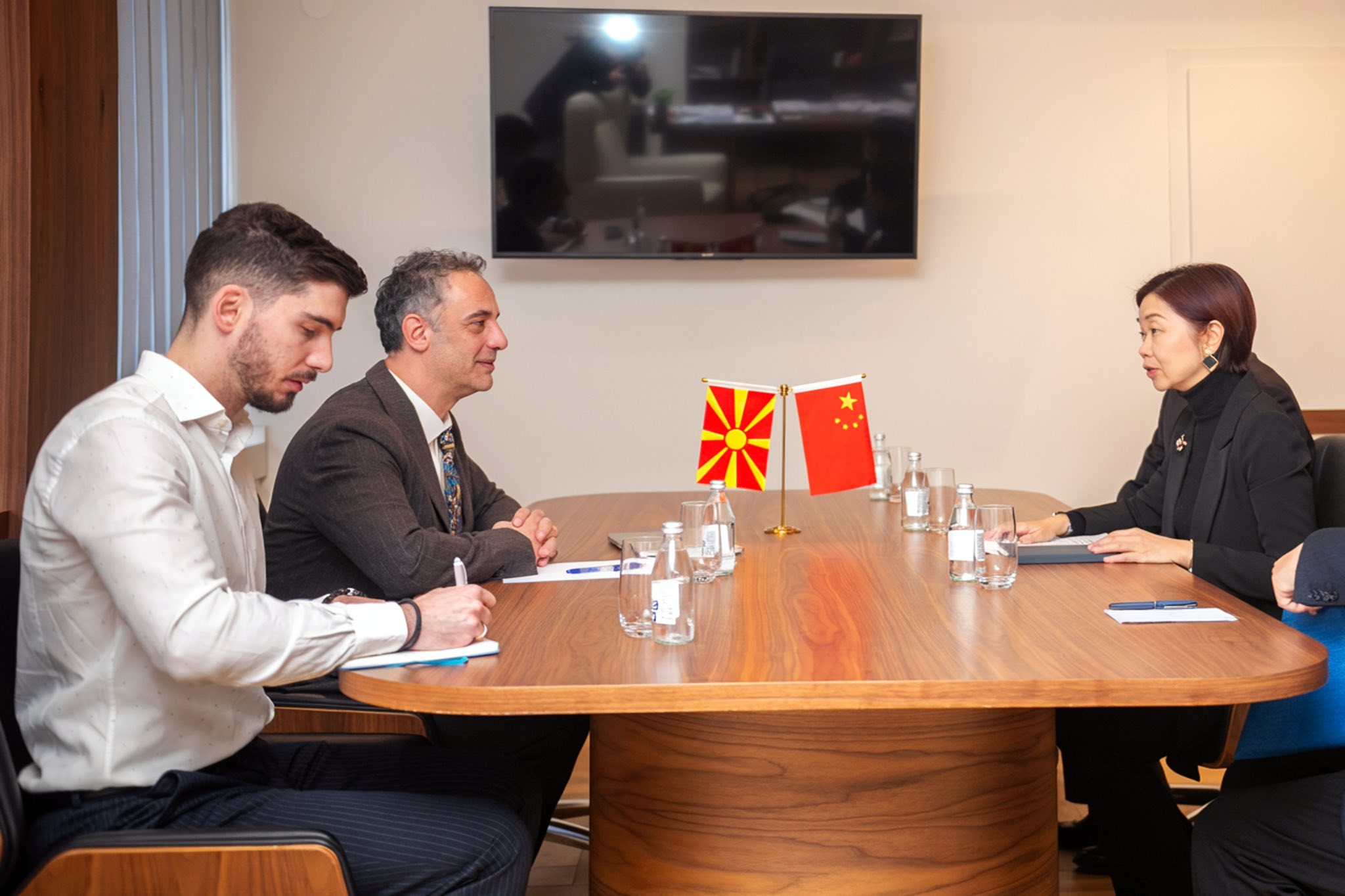 Министерот Алиу на средба со амбасадорката на НР Кина, Џианг Сиаојан