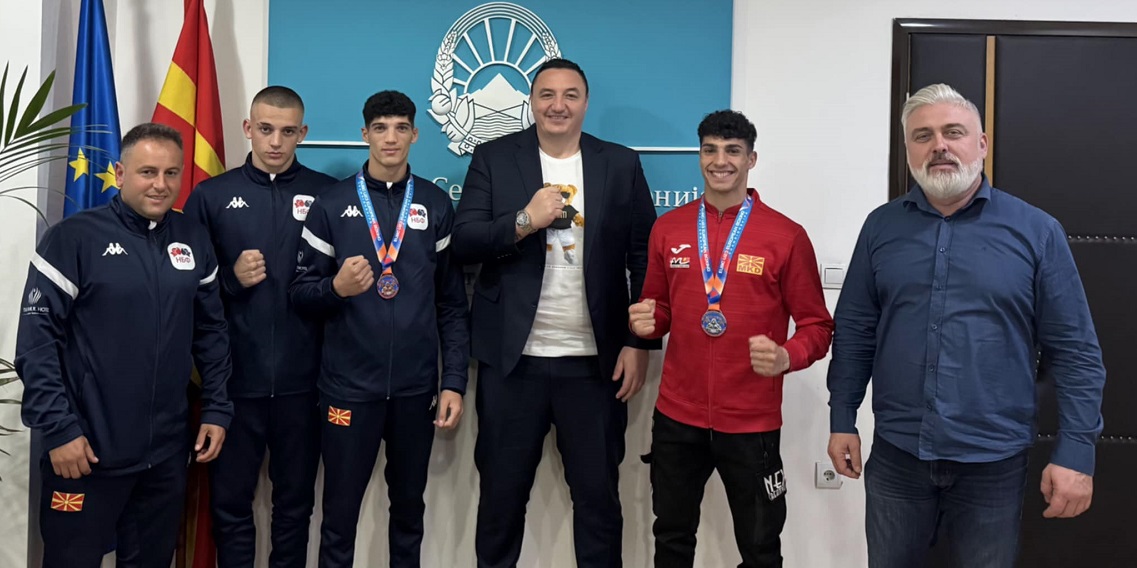 Министерот Борко Ристовски ги пречека македонските боксери по успешниот настап на ЕП (У23) во Ереван