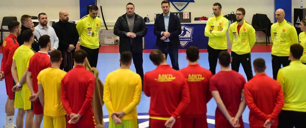 Министерот Борко Ристовски со порака за ракометарите - Играјте со срце за Македонија!