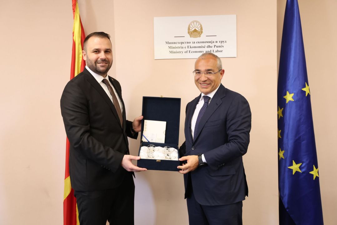 Министерот Дурмиши: Ги отвораме вратите за посилна економска врска со Азербејџан