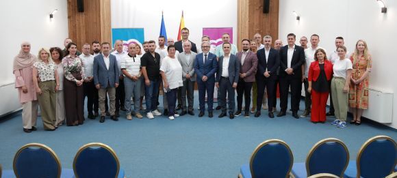 Министерот Лимани врачи 17 нови договори за грантови во рамки на третиот повик  за развој на социјални услуги на локално ниво