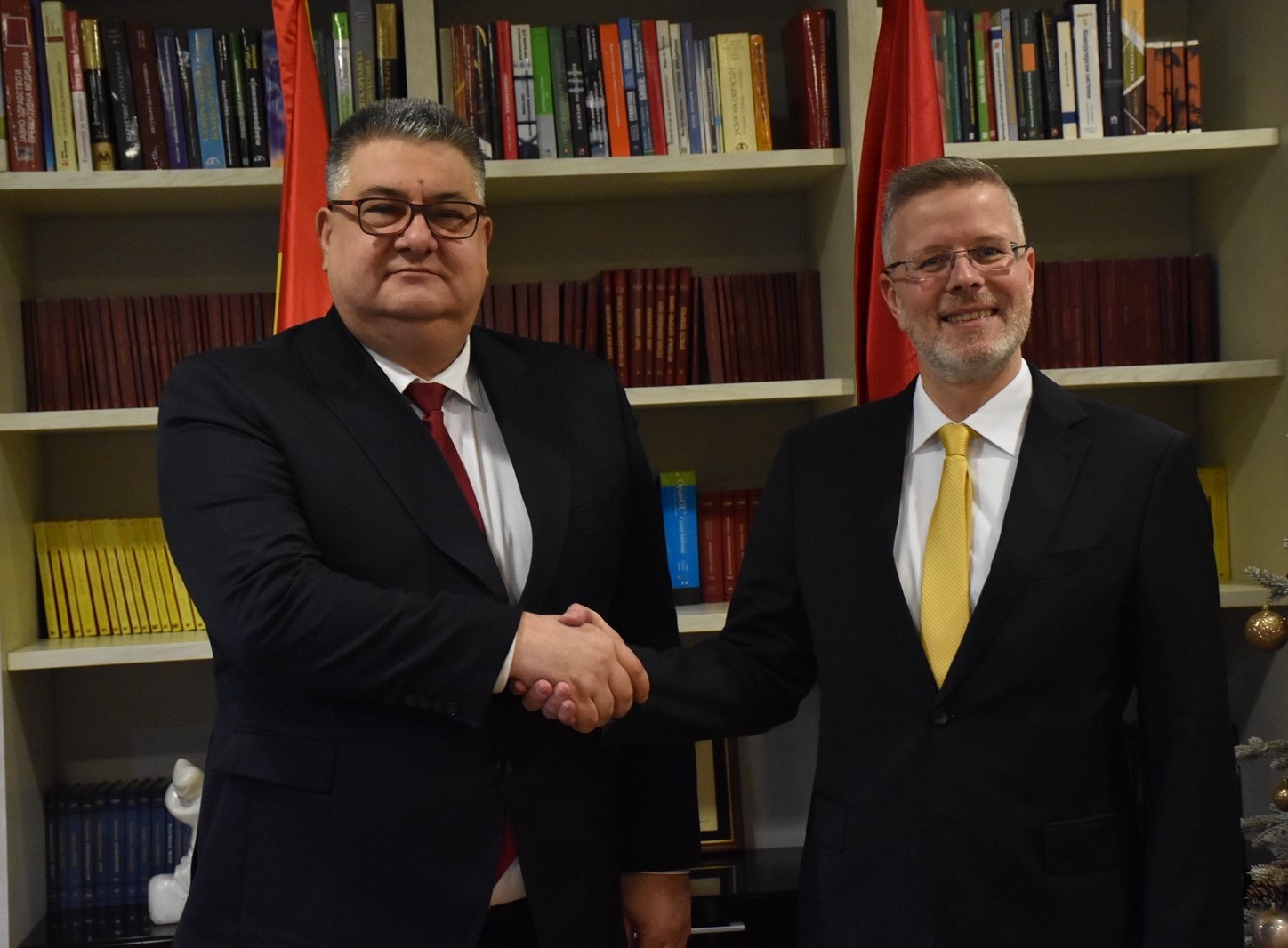 Министерот Минчев на средба со амбасадорот на Швајцарија, Зомер