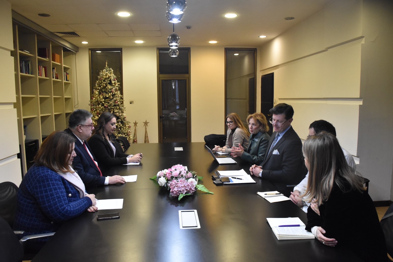 Министерот Минчев оствари средба со француски експерти за воспоставување на Академијата за обука на административните службеници  