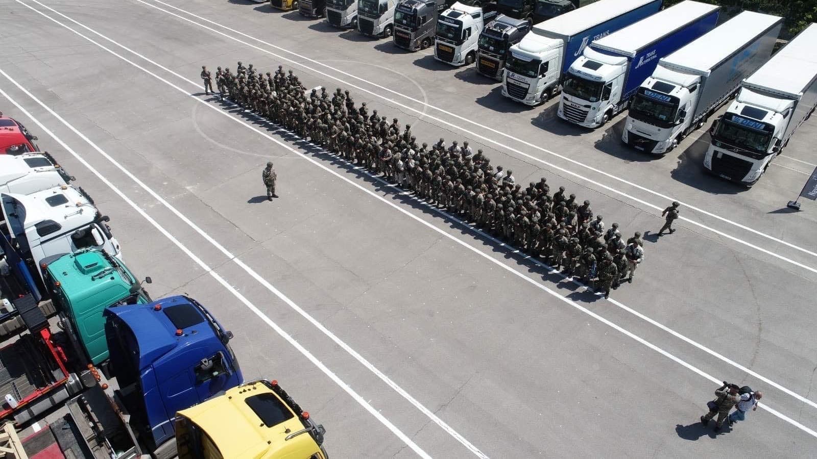 Министерот Мисајловски и генералот Лафчиски на испраќањето на македонски контингент во воената вежба „Saber Junction 25“ во Германија