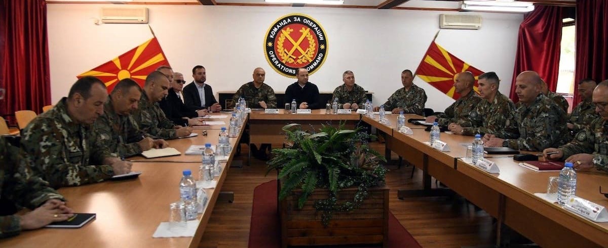 Министерот Мисајловски заедно со генералот Лафчиски во посета на Командата за операции на македонската Армија