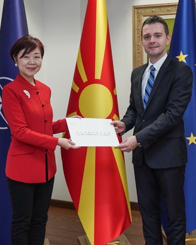 Министерот Муцунски ги прими копиите од акредитивните писма на новоименуваната амбасадорка на Н.Р.Кина Република Кина, Џианг Сјаојен