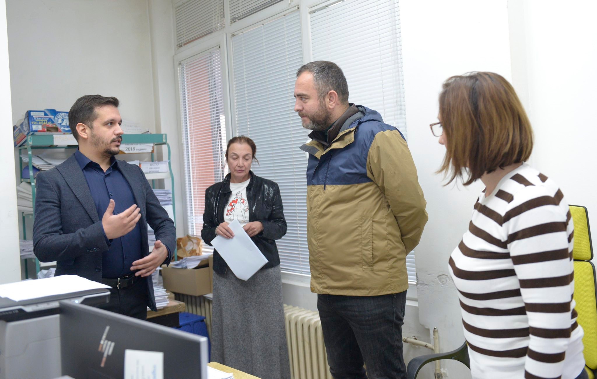 Министерот Тошковски во посета на Отсекот за оружје - Скопје и ОВР Гевгелија – граѓаните да пријават доколку некој побара награда за службено дејствие кое е обврска да се изврши 