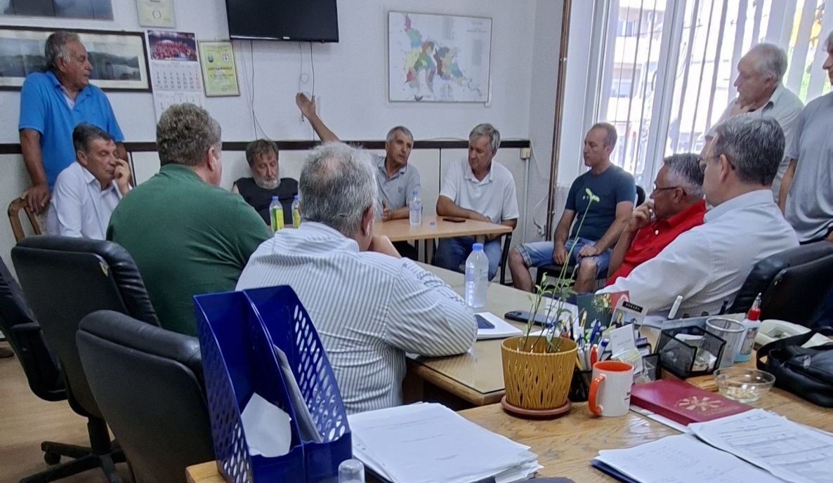 Министерот Трипуновски на средба со дел од лозарите од Тиквешкиот регион