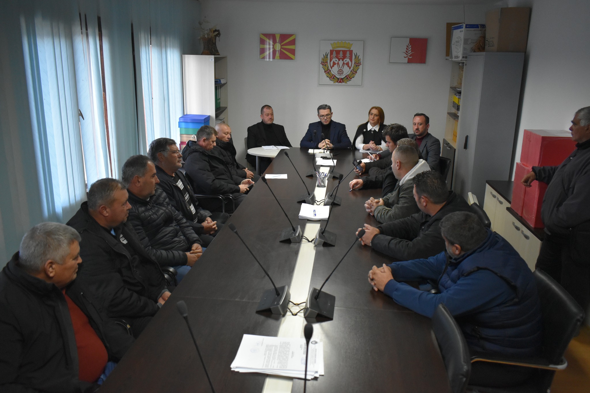 Министерот Трипуновски на средба со оризопроизводители во Чешиново Облешево