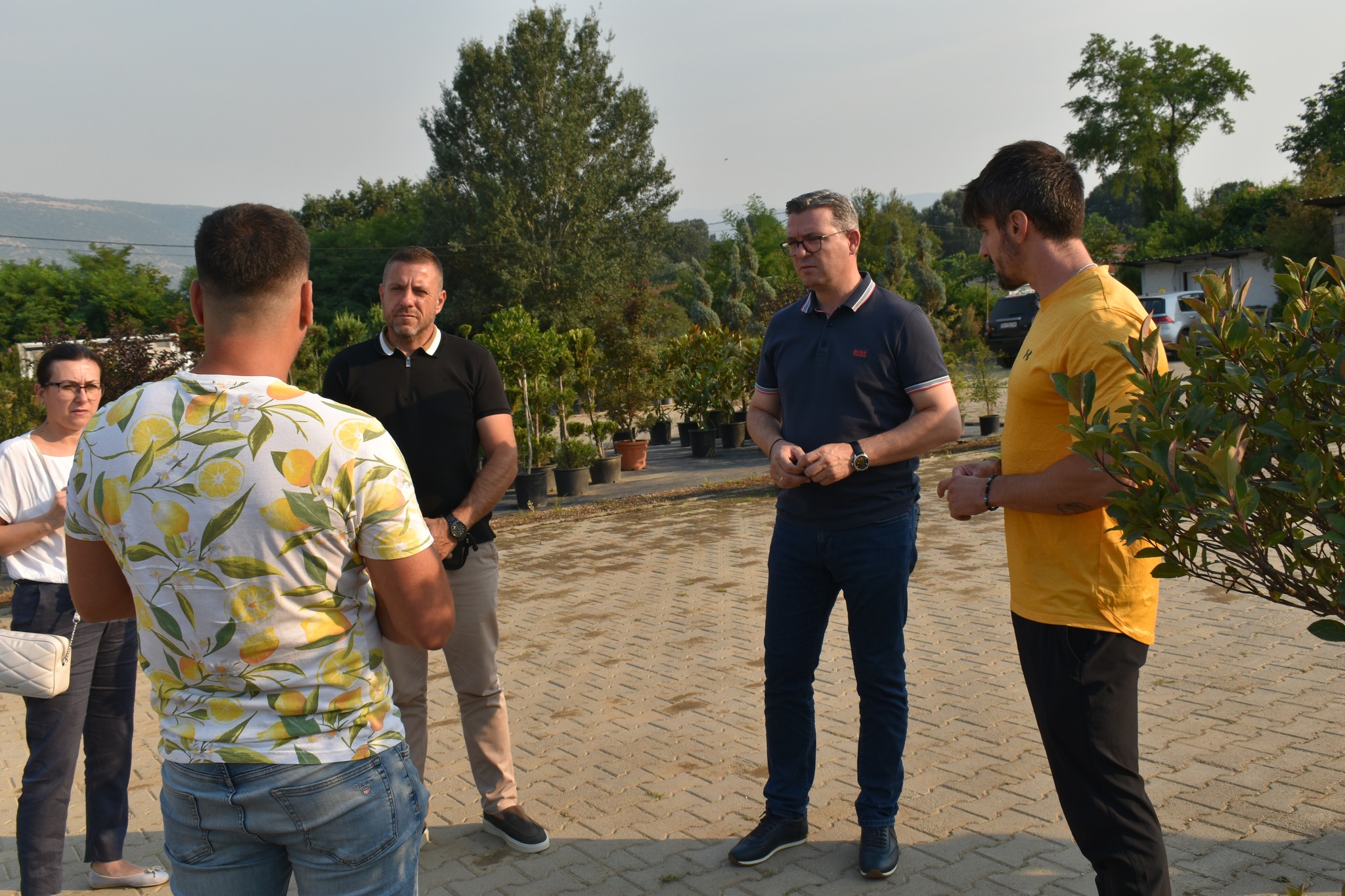 Министерот Трипуновски посети расадник во општина Јегуновце, кој што се вбројува во топ 5 во Европа по број на садници