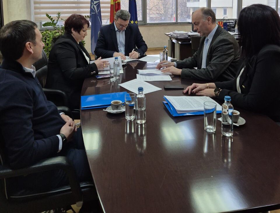 Министерот Трипуновски потпиша договор со Факултетот за ветеринарна медицина – Скопје за користење на финансиска поддршка од околу 13.500.000 денари