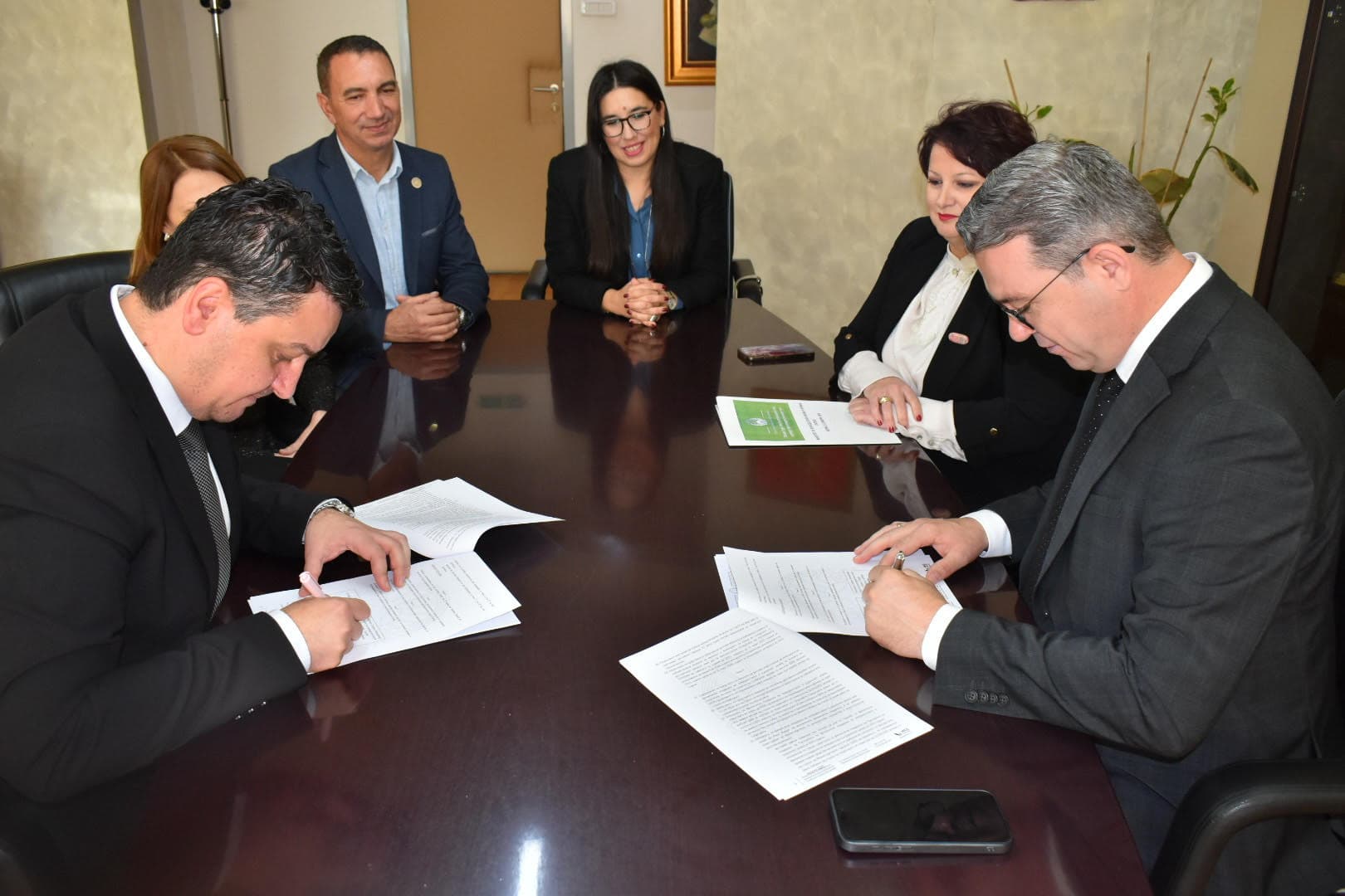 Министерот Трипуновски потпиша договор со ФЗНХ за користење на финансиска поддршка во износ од 12.000.000 денари