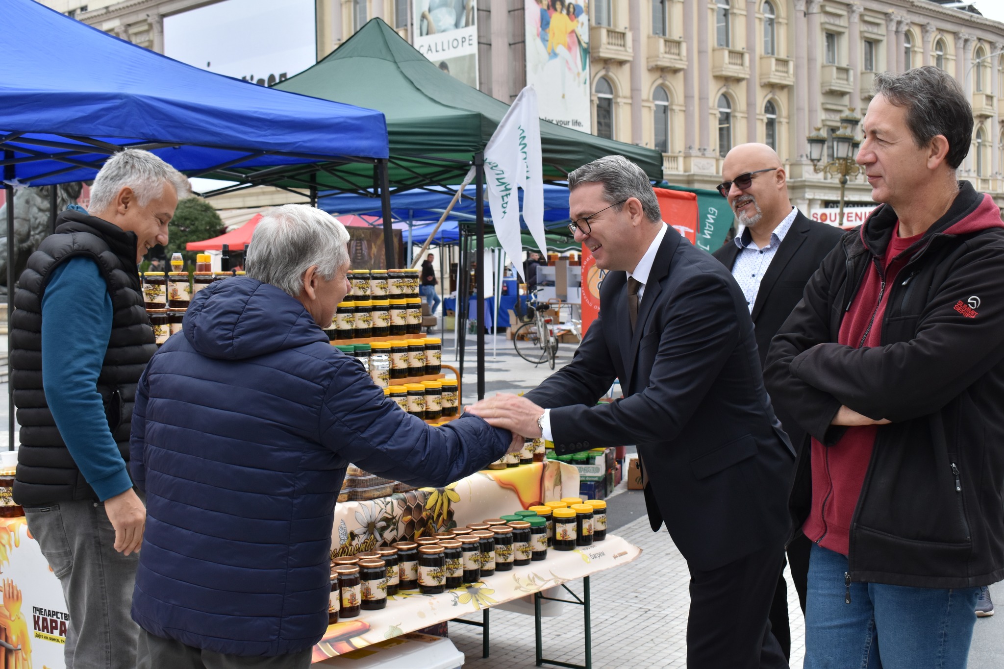 Министерот Трипуновски присуствуваше на традиционалниот Пчеларски саем