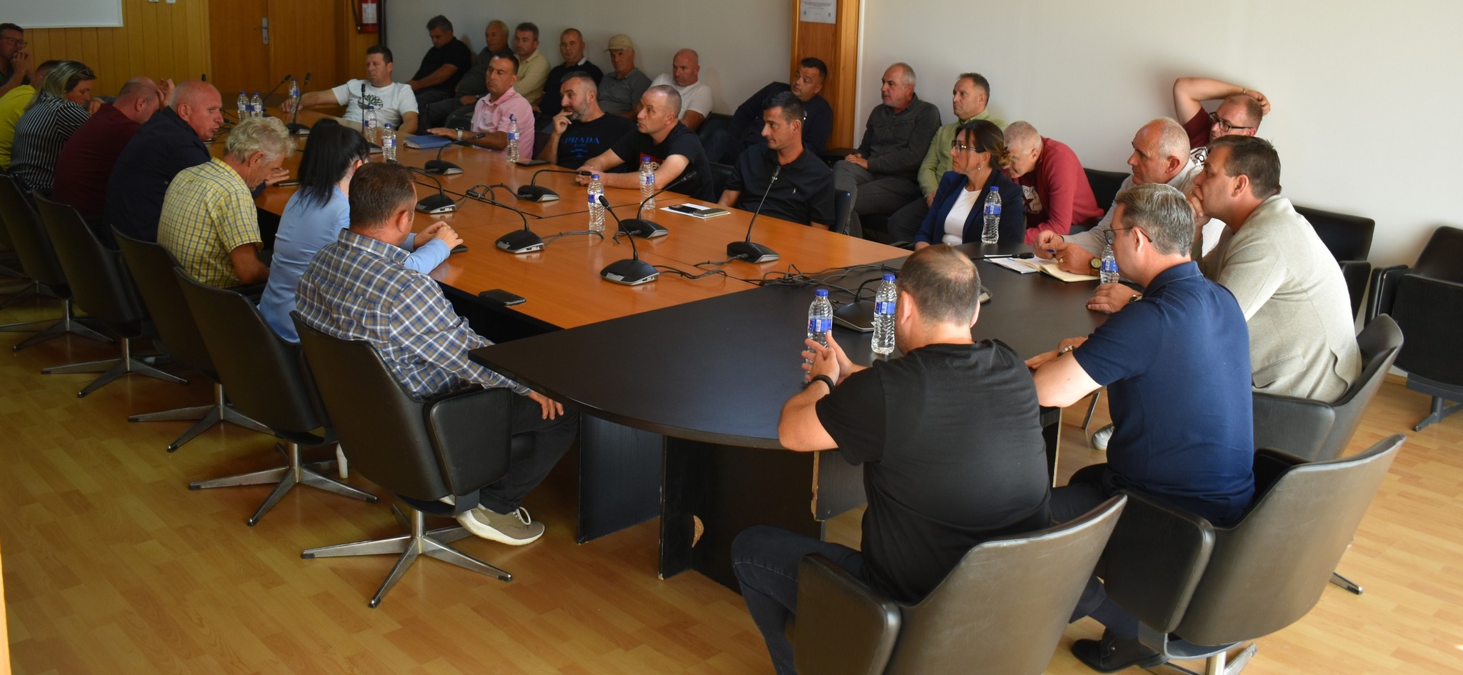 Министерот Трипуновски во Ресен со земјоделците и откупувачите разговараше за откупот на индустриско јаболко