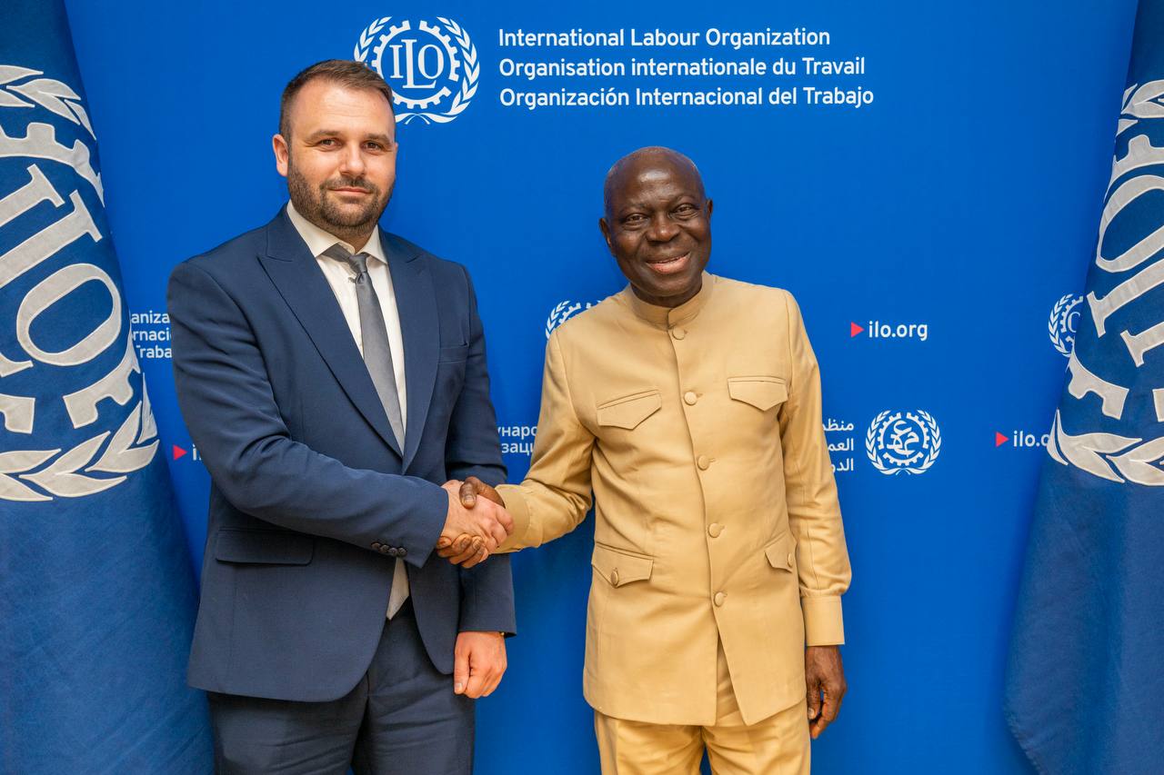 Министерот за економија и труд Дурмиши на средба со Генералниот директор на МОТ