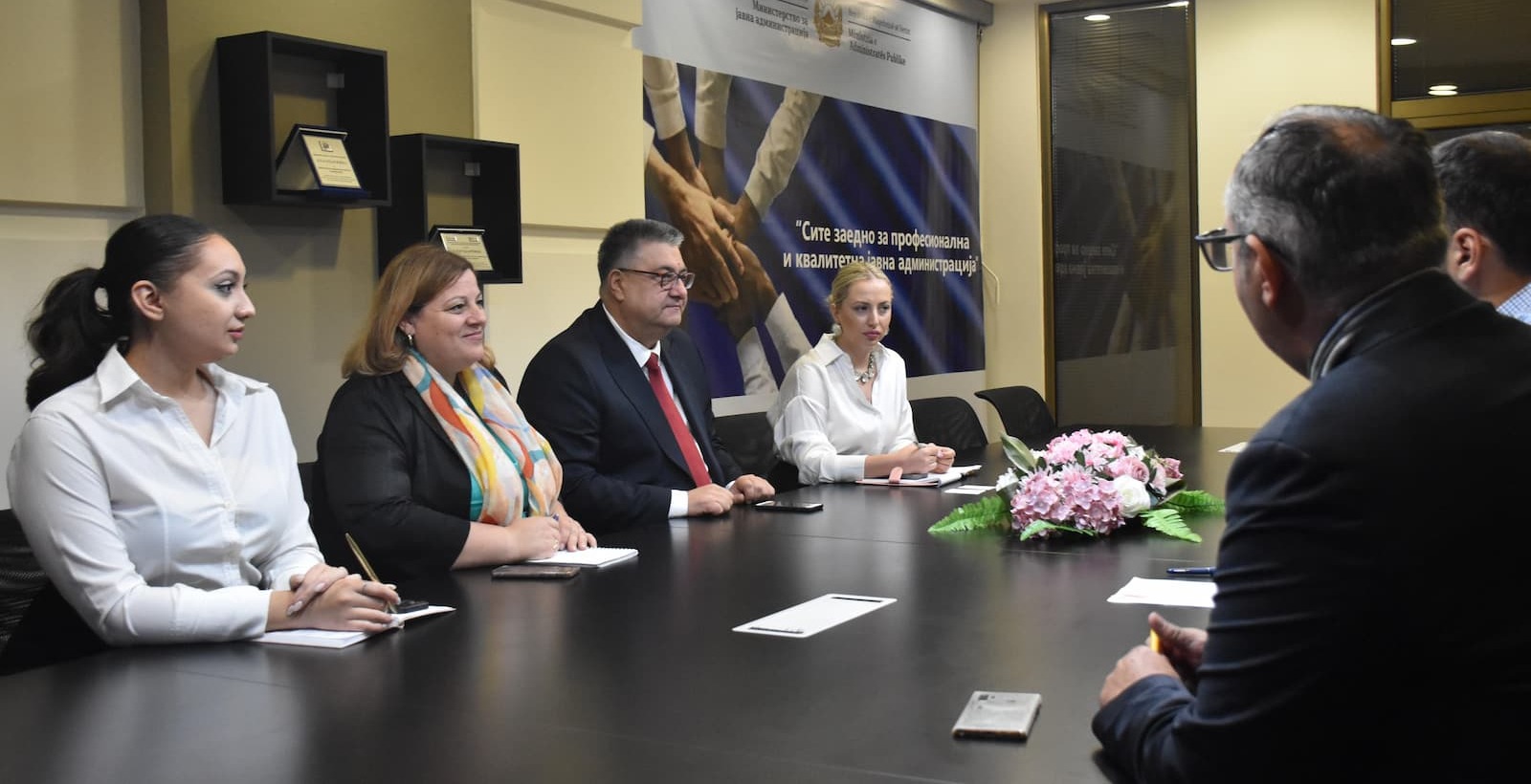 Министерот за јавна администрација, Горан Минчев, оствари средба со претставниците од Националната федерација на Агенциите за привремени вработувања на Македонија