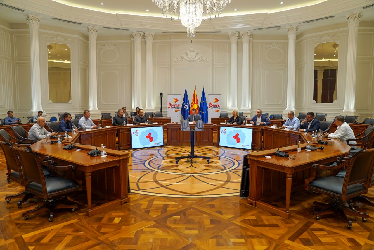 Министерот за локална самоуправа Златко Перински на состанок со градоначалниците на општините од Вардарскиот плански регион: „Приоритетите на општините и на граѓаните за нас се на прво место, важно е работите да ги решаваме ефикасно и праведно“