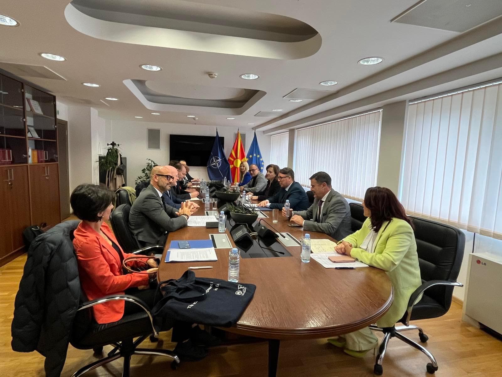 Министерот за правда, Игор Филков, одржа средба со Претседателот на Комитетот за превенција од тортура (КПТ), Алан Мичел и Вицегувернерот на Банката за развој при Советот на Европа, Томаш Бочек.