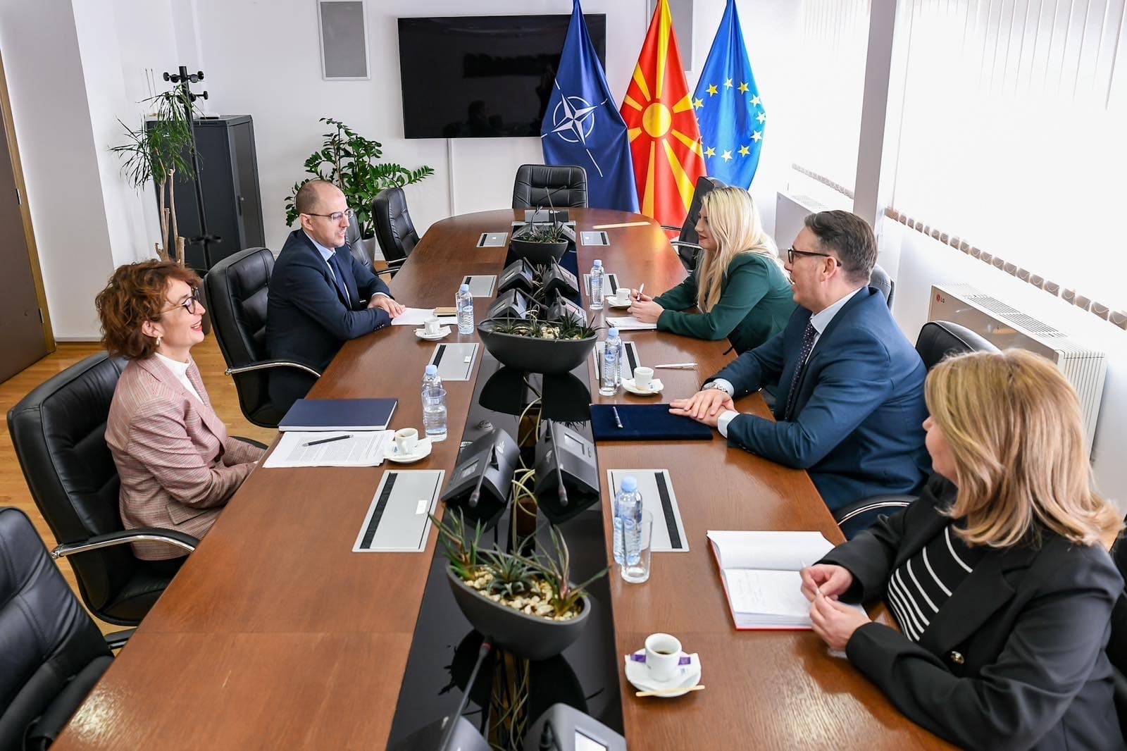 Министерот за правда Игор Филков оствари средба со директорката на Академијата за судии и јавни обвинители, Ирина Трајкоска Стрезоски