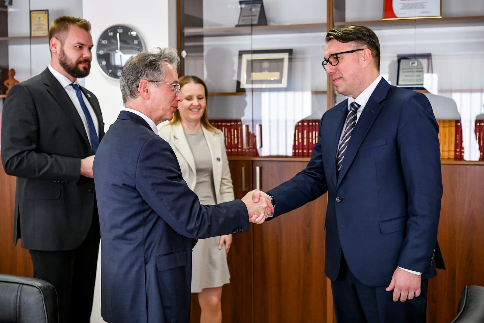 Министерот за правда Игор Филков оствари средба со директорот на директоратот за програмска соработка на Совет на Европа, Клаус Нојкирх и раководителот на Програмската канцеларија на Совет на Европа во Скопје, Олег Солдатов