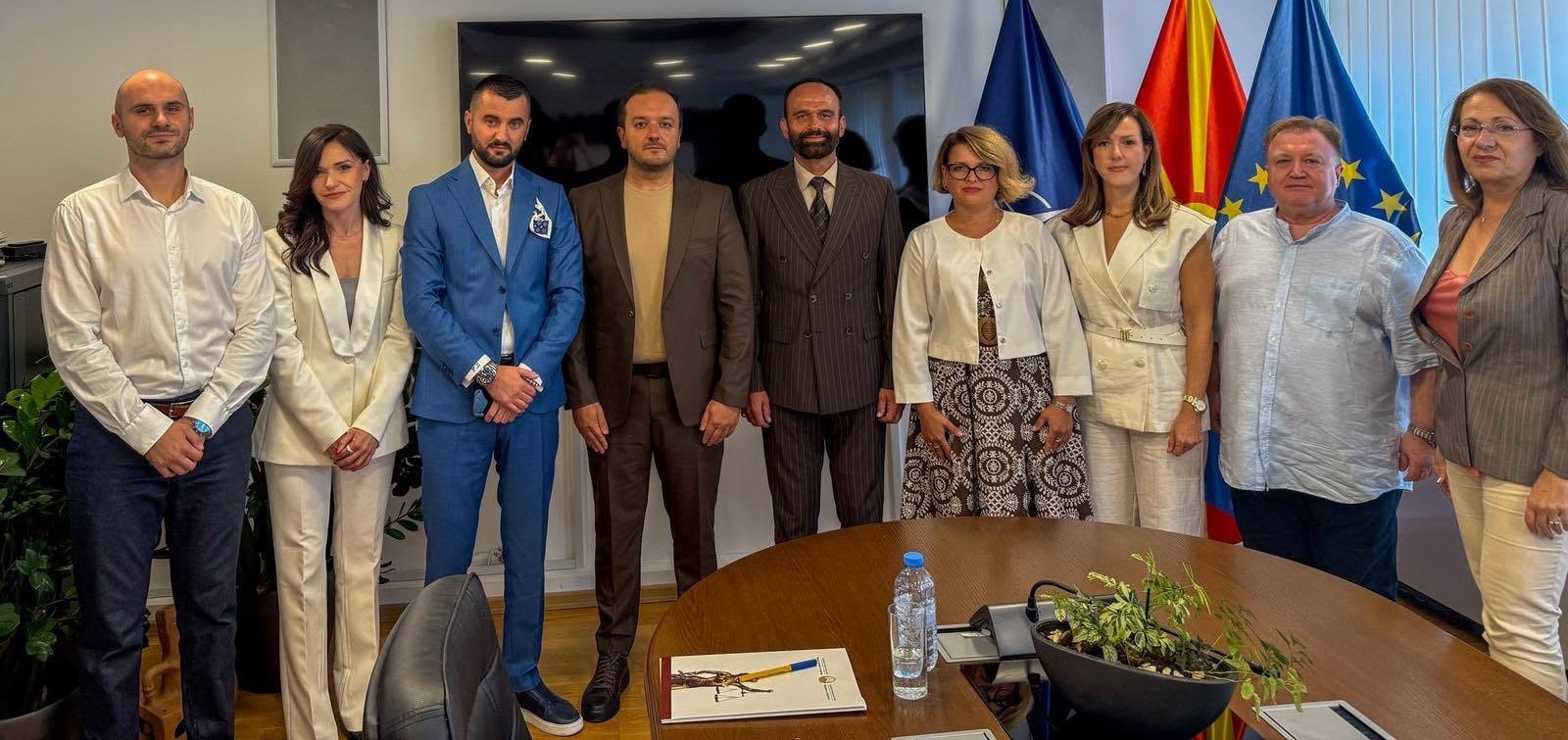 Министерот за правда, Јетон Шасивари им ги додели Повелбите на новоименуваните нотари