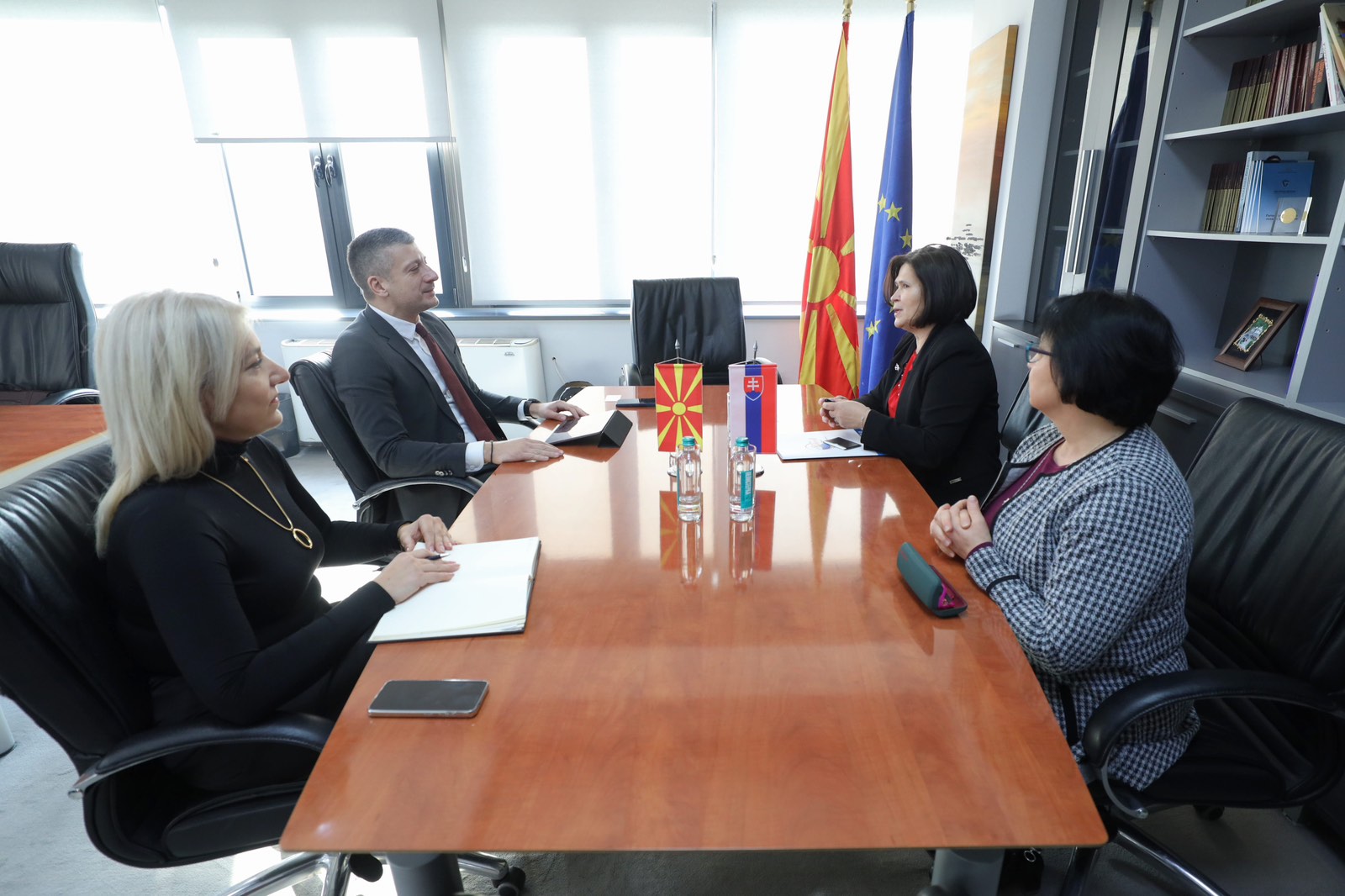 Министерот Златко Перински  оствари средба со амбасадорката на Република Словачка, Н.Е. Ивета Хрицова.