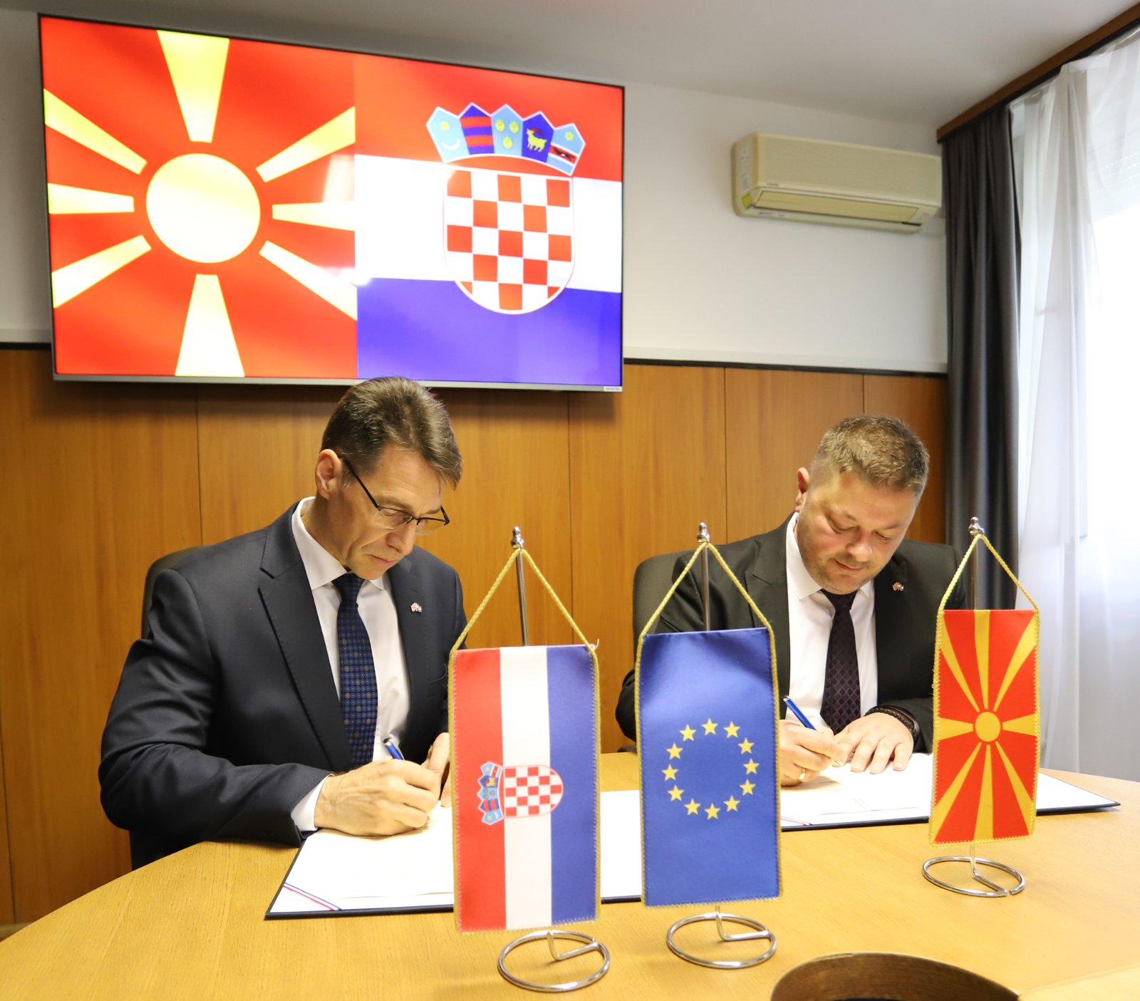 Министерствата за внатрешни работи на Македонија и Хрватска потпишаа меморандум за соработка во областа на образованието и заедничките обуки