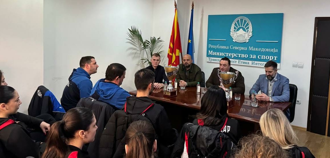 Министерството за спорт додели парични награди за победниците на одбојкарскиот Куп 