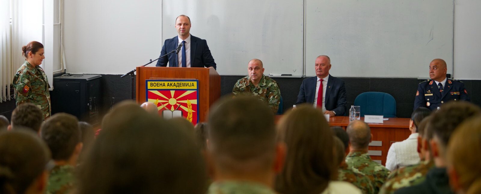 Министрите Мисајловски и Хелез на првиот академски час на Воената академија: Академијата е симбол на знаење и лидерство, со високо реноме и квалитетна настава