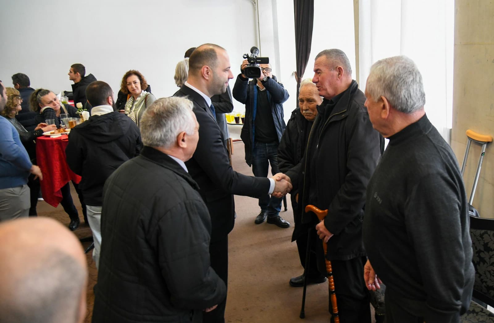 Мисајловски на средба со семејствата на загинатите бранители – Она што македонските херои го оставиле за Македонија секогаш треба да остане во срцата на сите нас