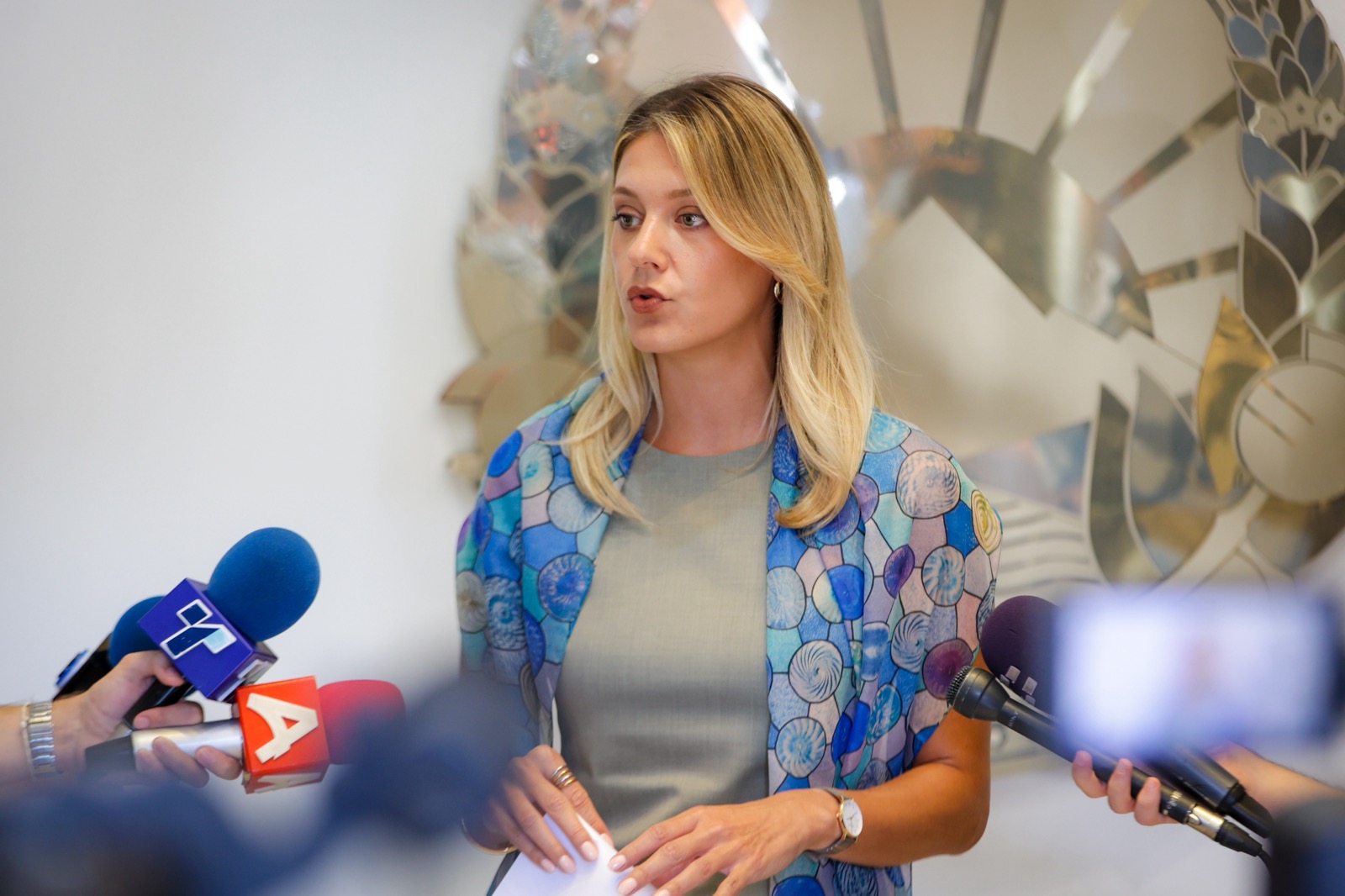 Митева: Донесена е одлука, Владата ги намалува цените на училишниот прибор - 10% во трговија на големо, и до 15 проценти на цените во трговија на мало