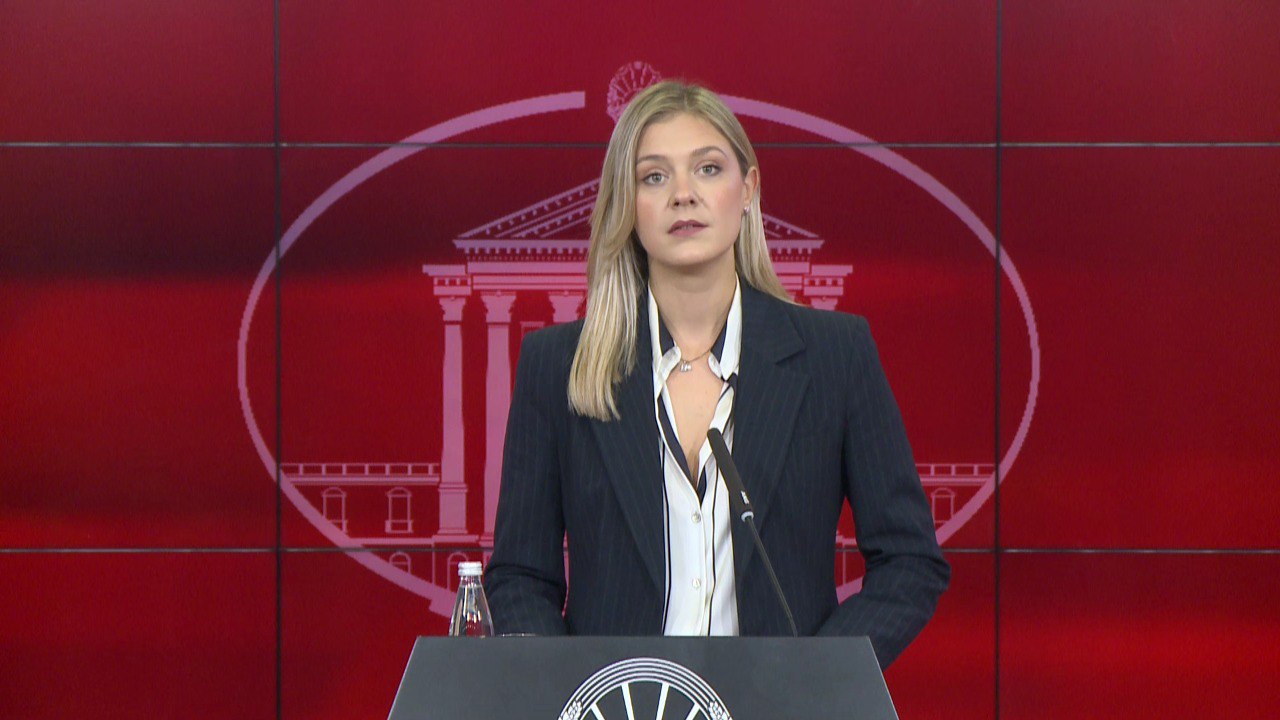 Митева: Младите го добиваат централното место за носење одлуки - 250 евра ваучер за таблети за сите студенти и финансиска помош до 30.000 евра за бизнис