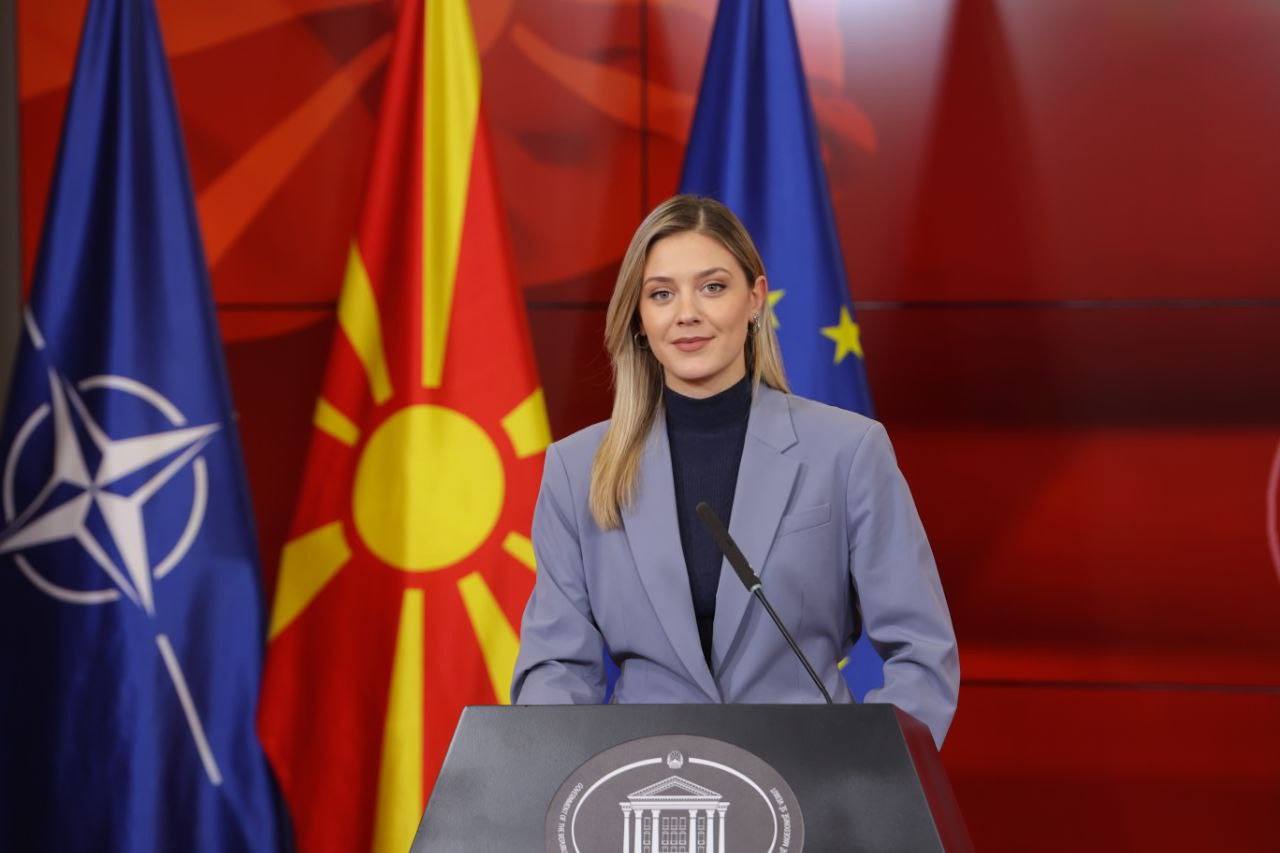 Митева: Владата донесе одлука - нема да има зголемување на платите на функционерите