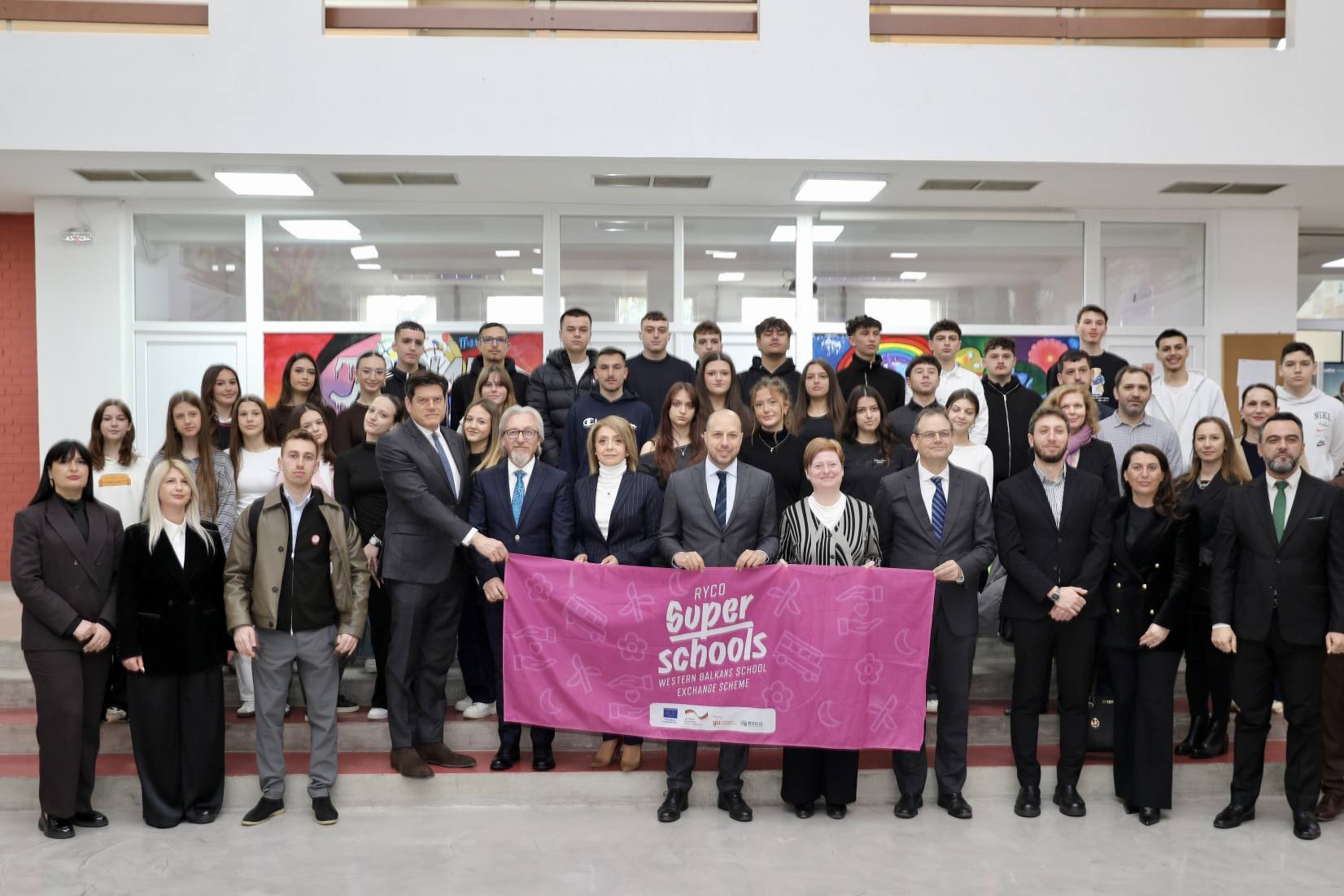 МОН: Средношколската размена меѓу училиштата од Западен Балкан гради младина што создава заедништво а не поделби