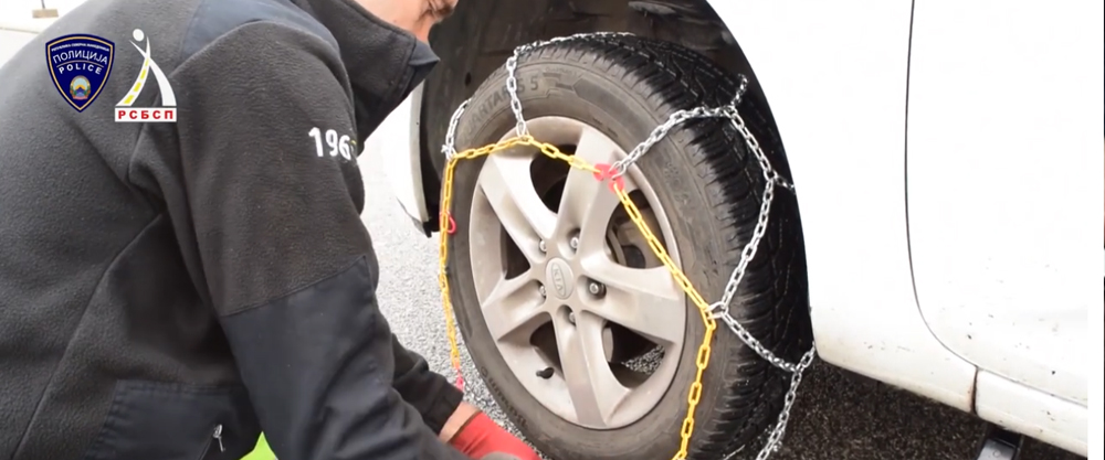 МВР и РСБСП: Водич за правилно поставување зимска опрема во возилата