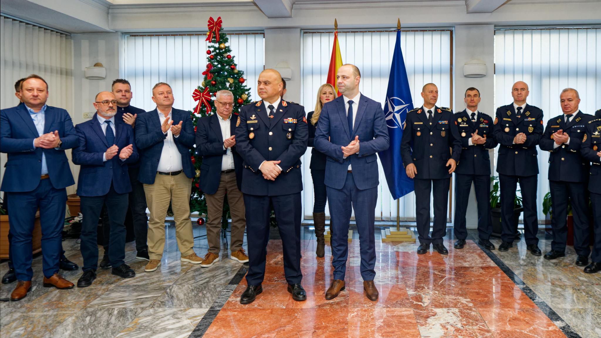 На предновогодишниот собир со вработените во одбраната и Генералштабот доделени признанија на пензионираните вработени