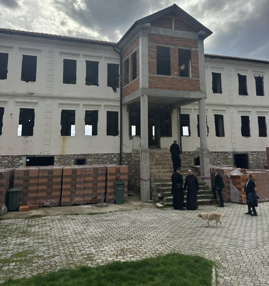 Националниот конзерваторски центар ги започна конзерваторско-реставраторските интервенции на Стариот конак во Лешочкиот манастир изграден во 1883 година