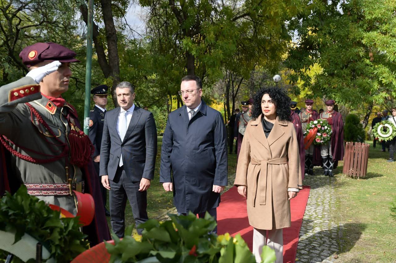 Николоски: Честит 11 Октомври, Денот на народното востание на македонскиот народ