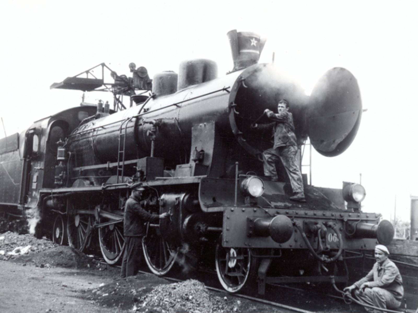 Николоски: Честит 9 - ти април Денот на железничарите на Македонија. Градиме современ систем на модерна и европска железница