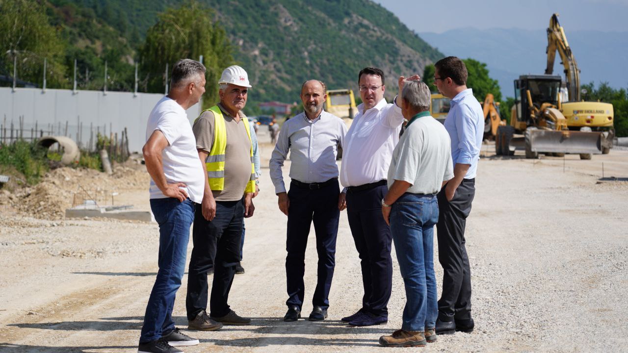 Николоски и Трајановски на терен во надзор над работата за изградба на автопатот Охрид-Кичево