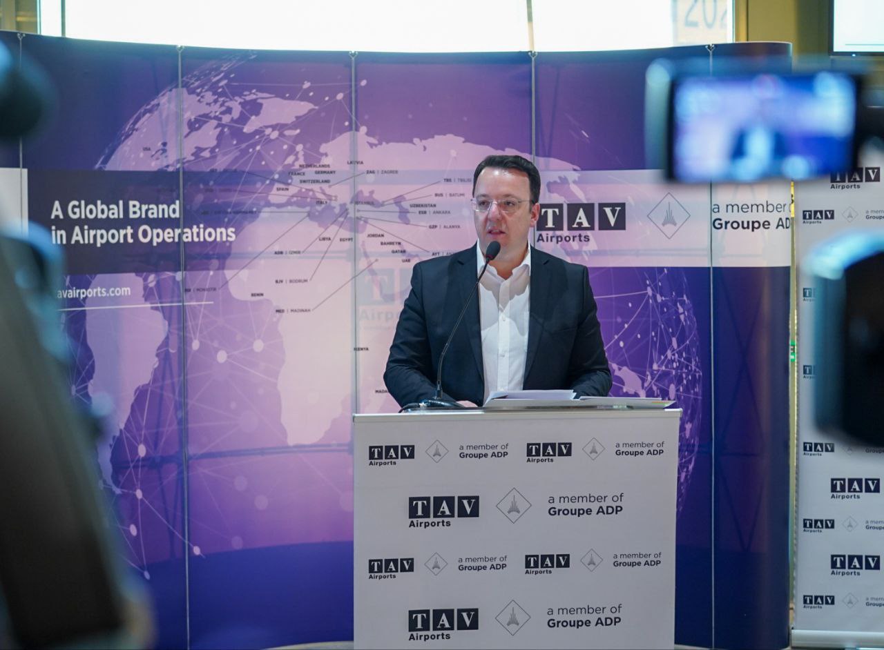 Николоски: Од денеска за Мадрид се лета од Скопје, до сега воведовме вкупно 21 авиолинија, бележиме силен раст на патници на двата аеродроми