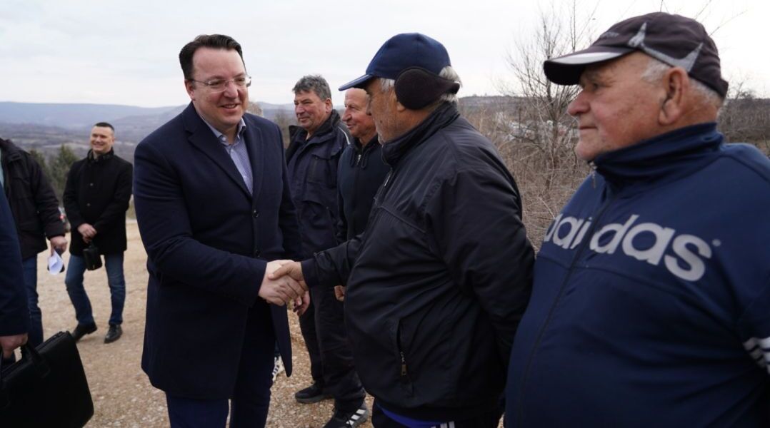 Николоски од Кавадарци: Вложуваме 1,1 милион евра во пет села за патишта и канализациони системи, а во Страгово и Сопот ќе вложиме 1 милион евра за водоводи