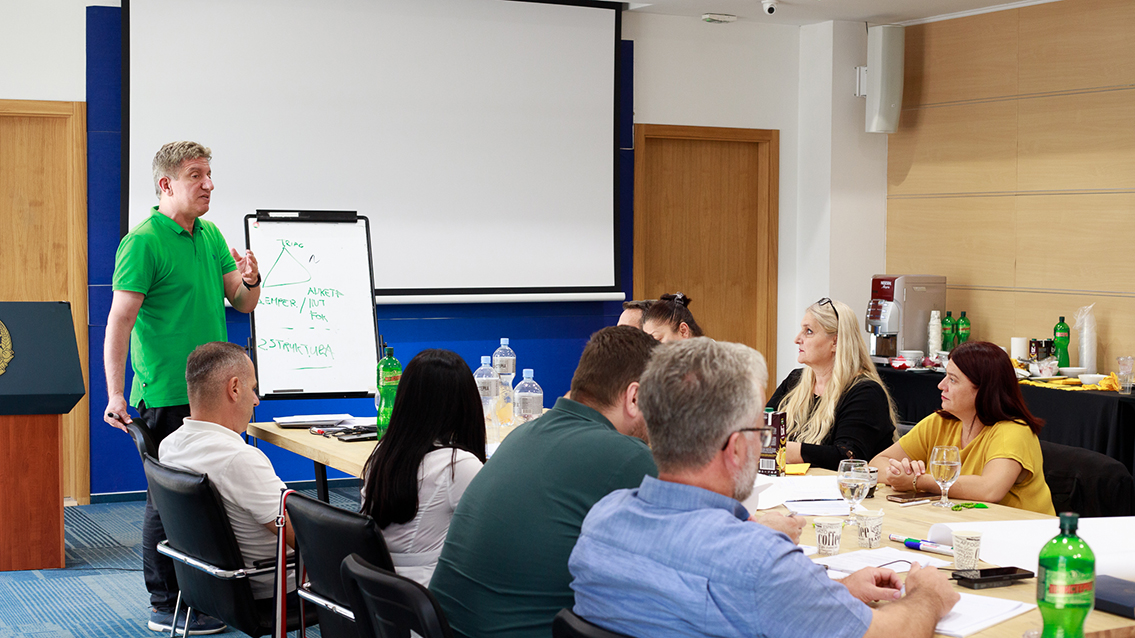 Обука за истражувачка методологија и аналитичко пишување во МОЗ