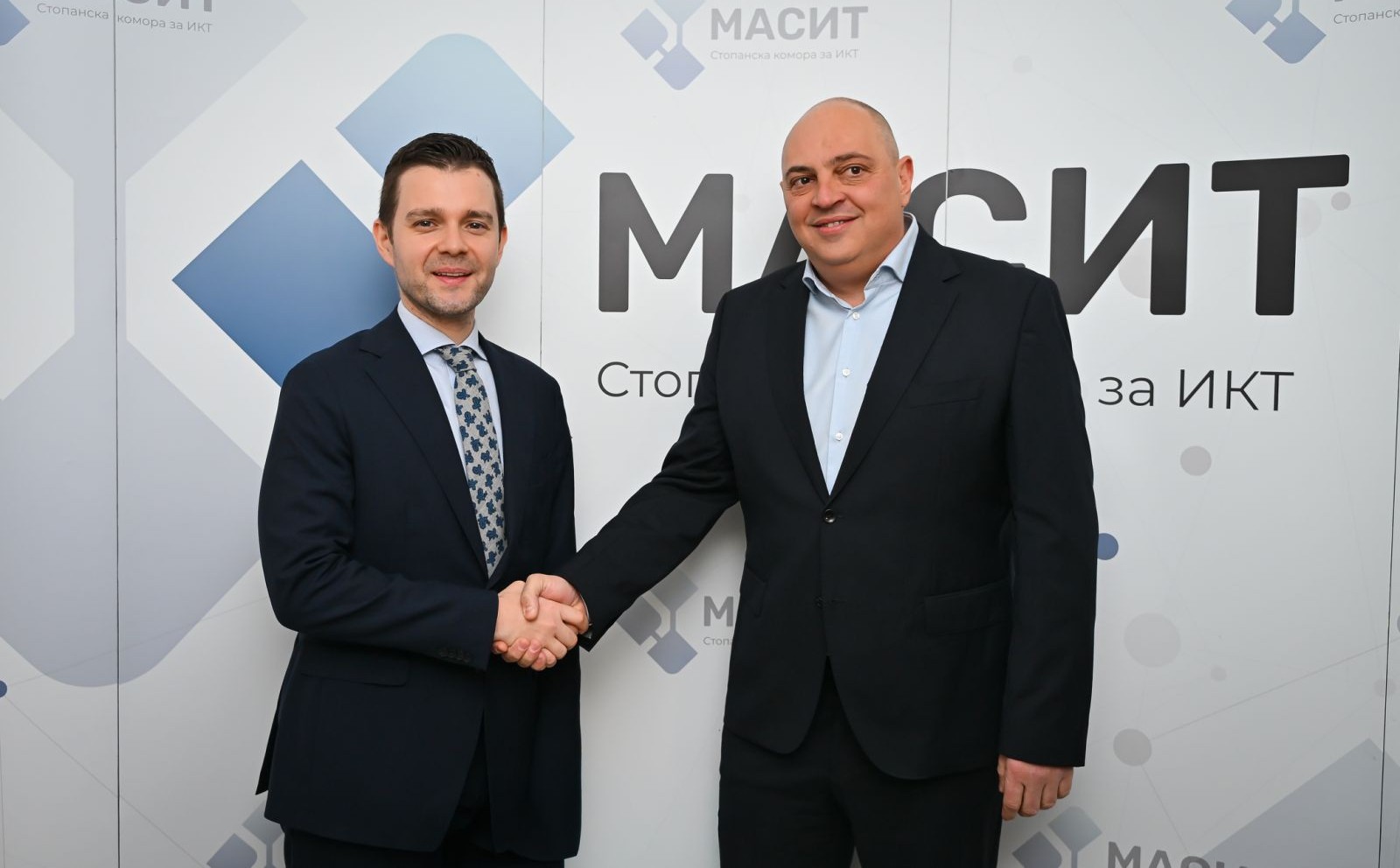 Одвоени средби на министерот Муцунски со раководствата на МАСИТ и АмЧам