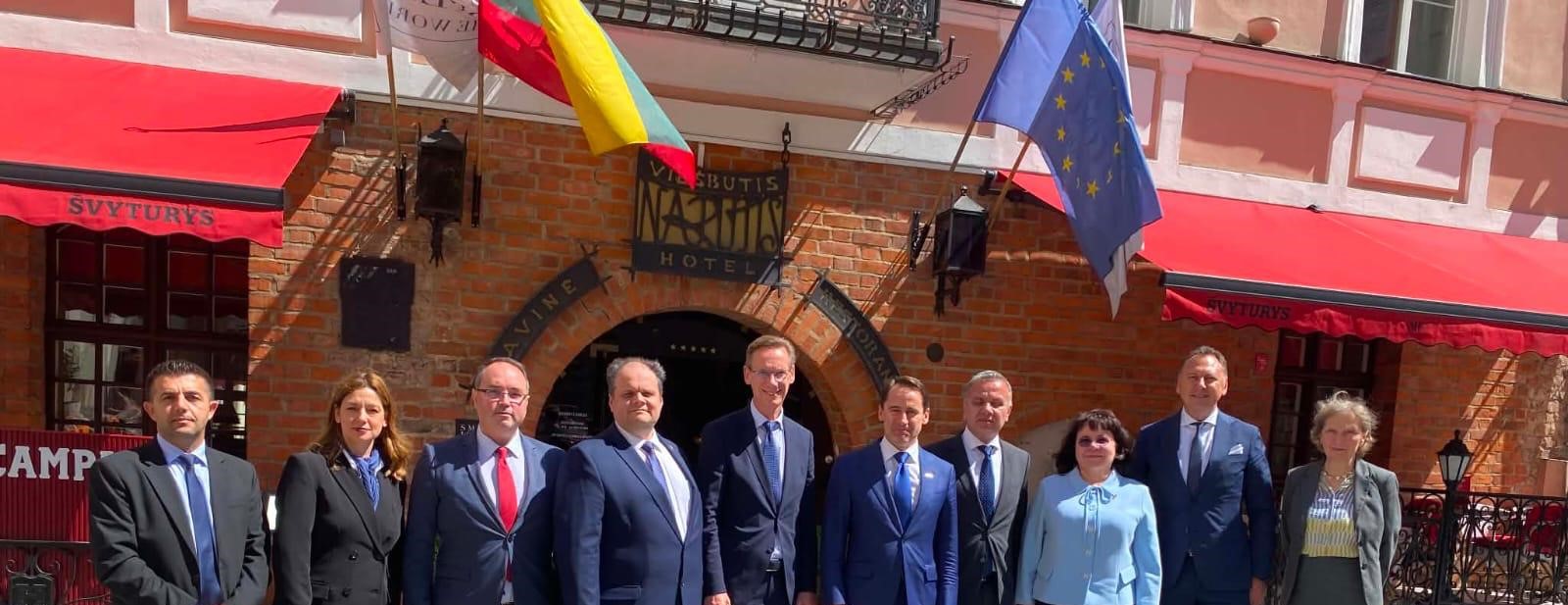 ОТВОРАЊЕТО АМБАСАДА НА РЕПУБЛИКА СЕВЕРНА МАКЕДОНИЈА ВО ВИЛНУС – НОВО ПОГЛАВЈЕ ВО БИЛАТЕРАЛНИТЕ ОДНОСИ СО ЛИТВАНИЈА